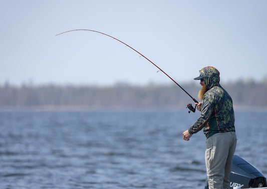 Tie a hook on a fishing line